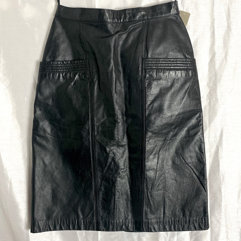Avanti Vintage 90’s genuine black leather pencil skirt with pockets. Size 10